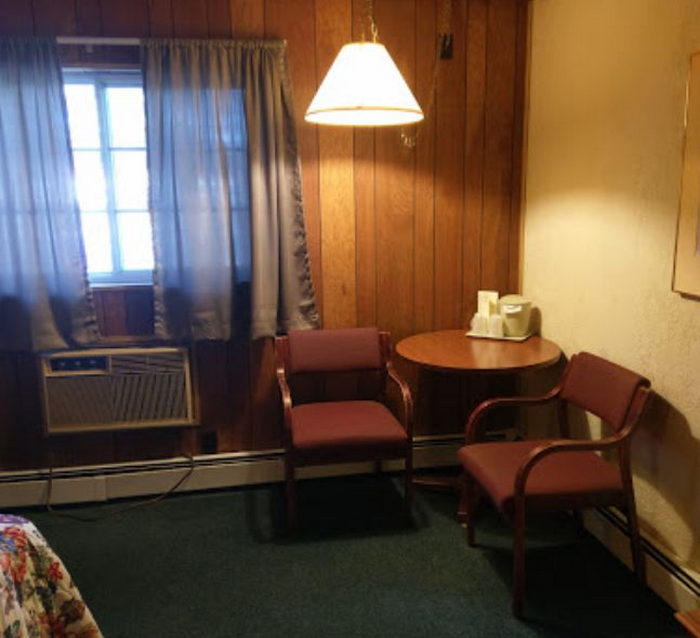 Redwood Motor Inn - Web Listing (newer photo)